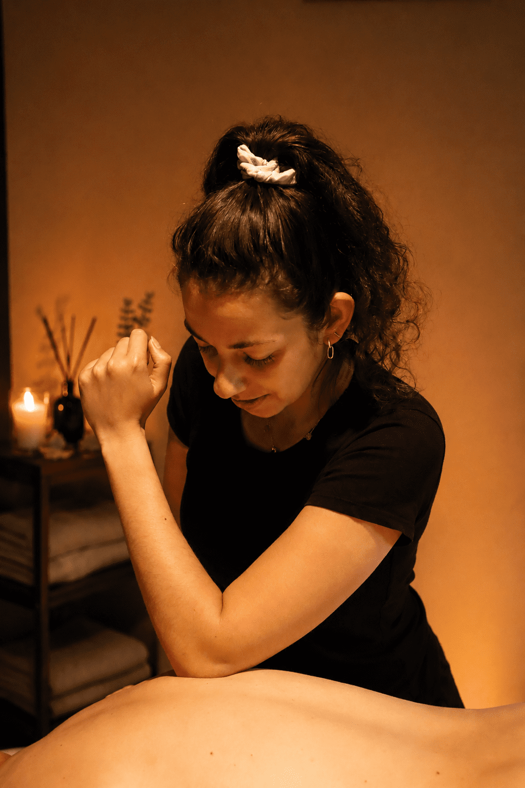 Massagepraktijk Venlo (17) Sportmassage met behulp van de ellebogen
